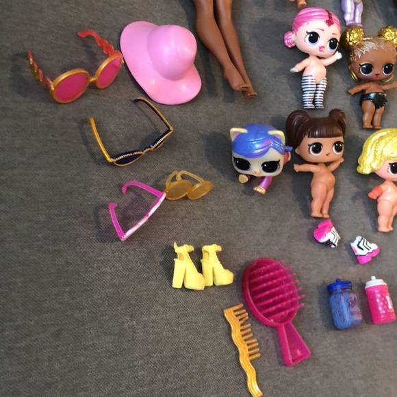 LOL OMG Surprise (Lot Of 32) Dolls & Accessories - Picture 10 of 12
